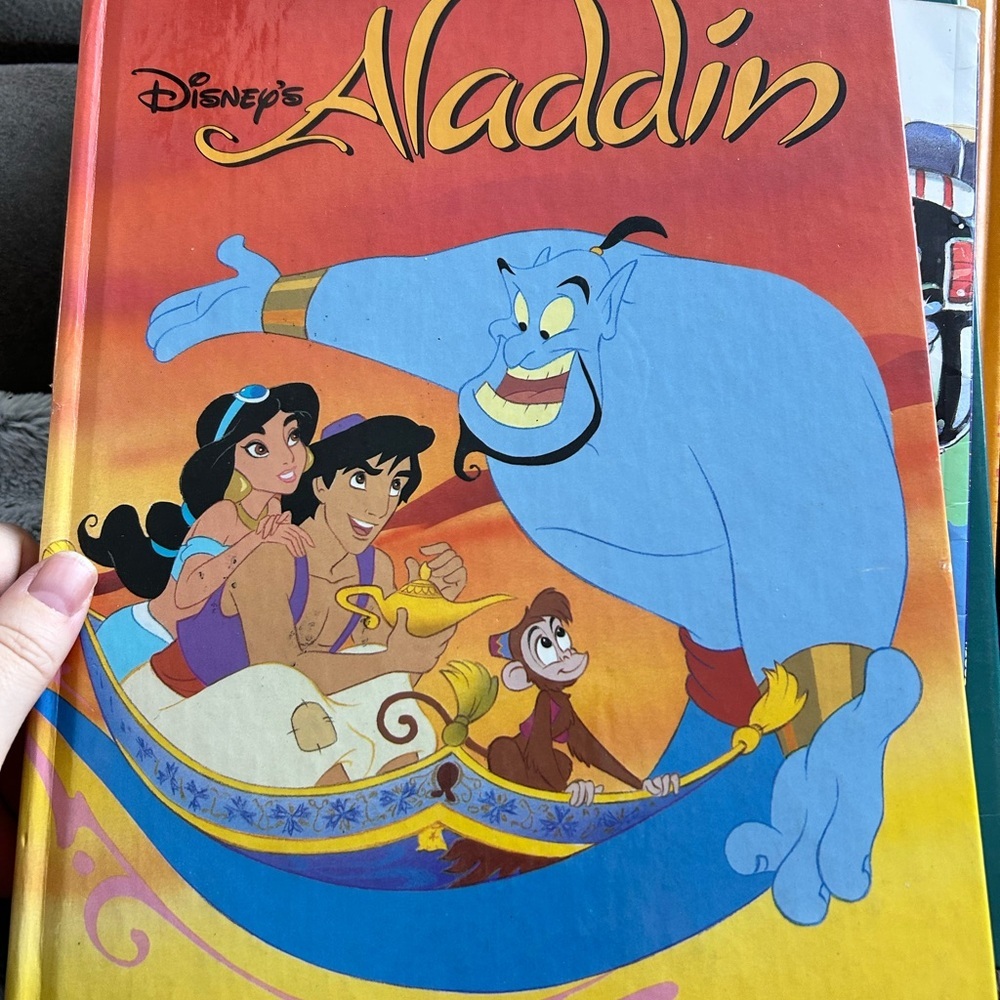 🔥$4 Disney Aladdin Storybook with Vibrant Blue and Red Cover